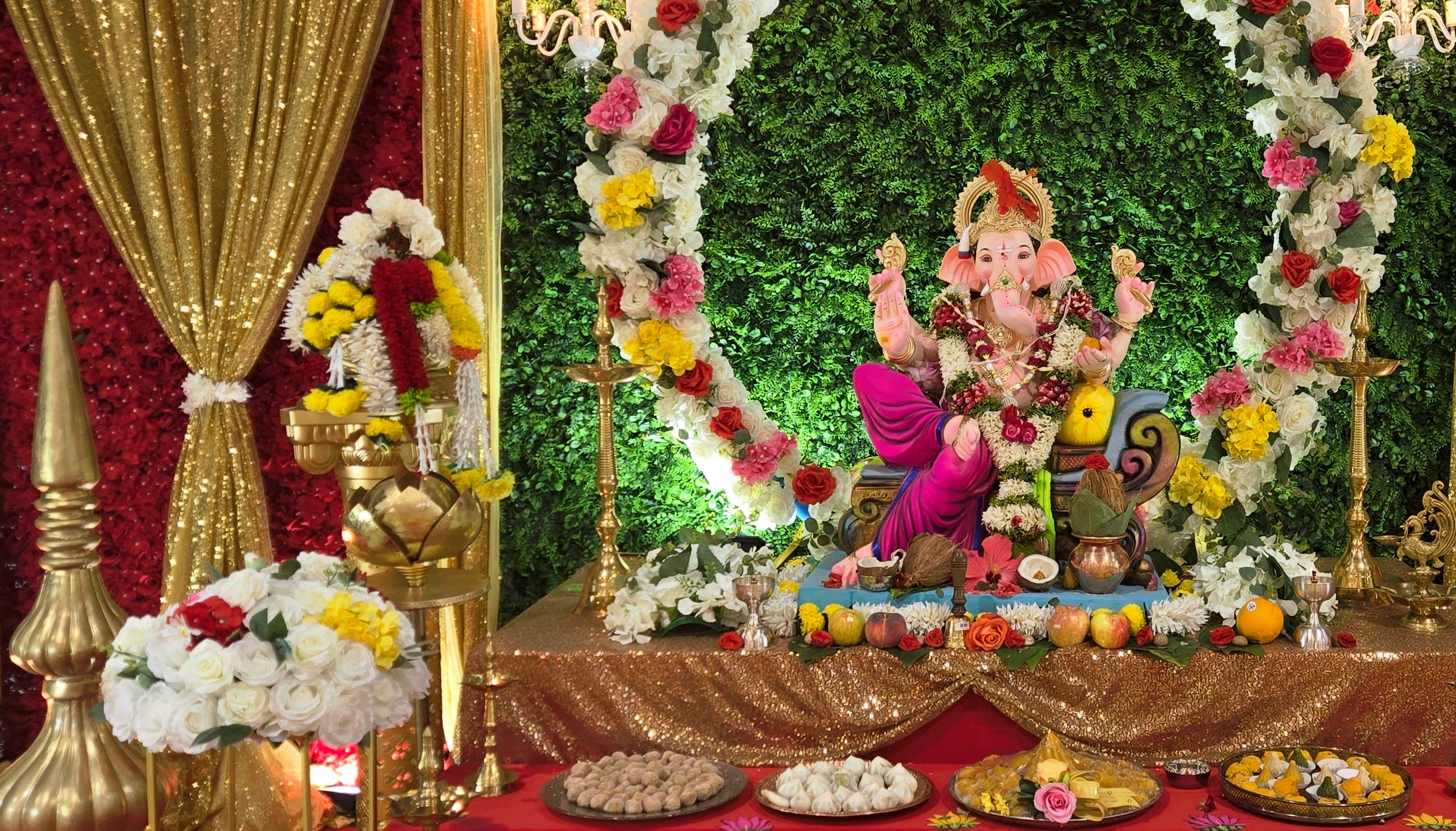 Devotees celebrating Ganeshotsav at Livingstoncha Raja in Livingston, NJ